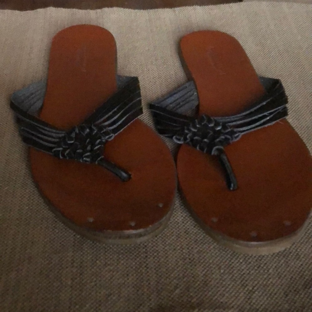 American eagle sandals